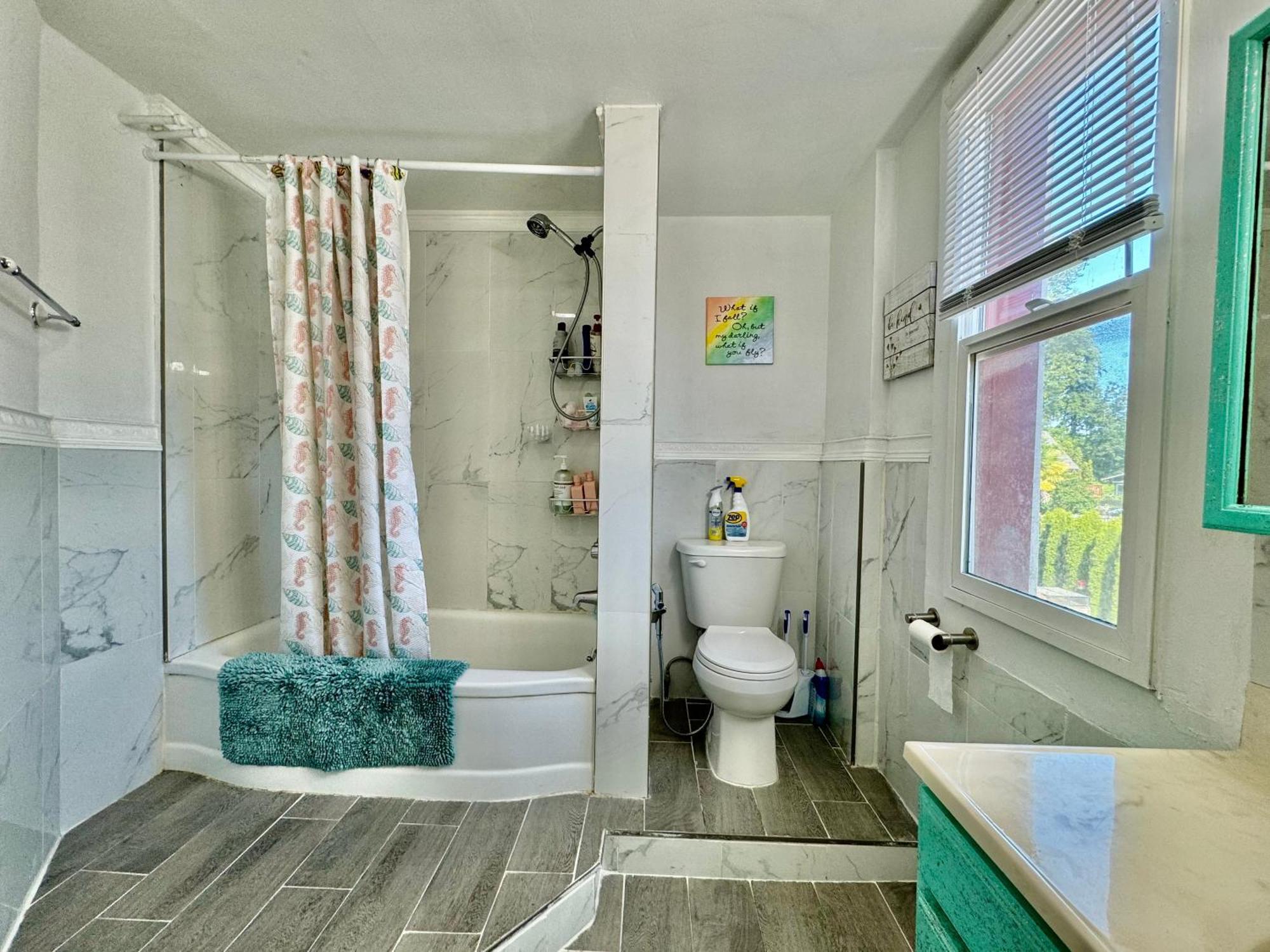 Private Room With Two Twin Beds Air Conditioning And Shared Bathrooms Located Near Seatac Airport And Downtown Сіетл Екстер'єр фото