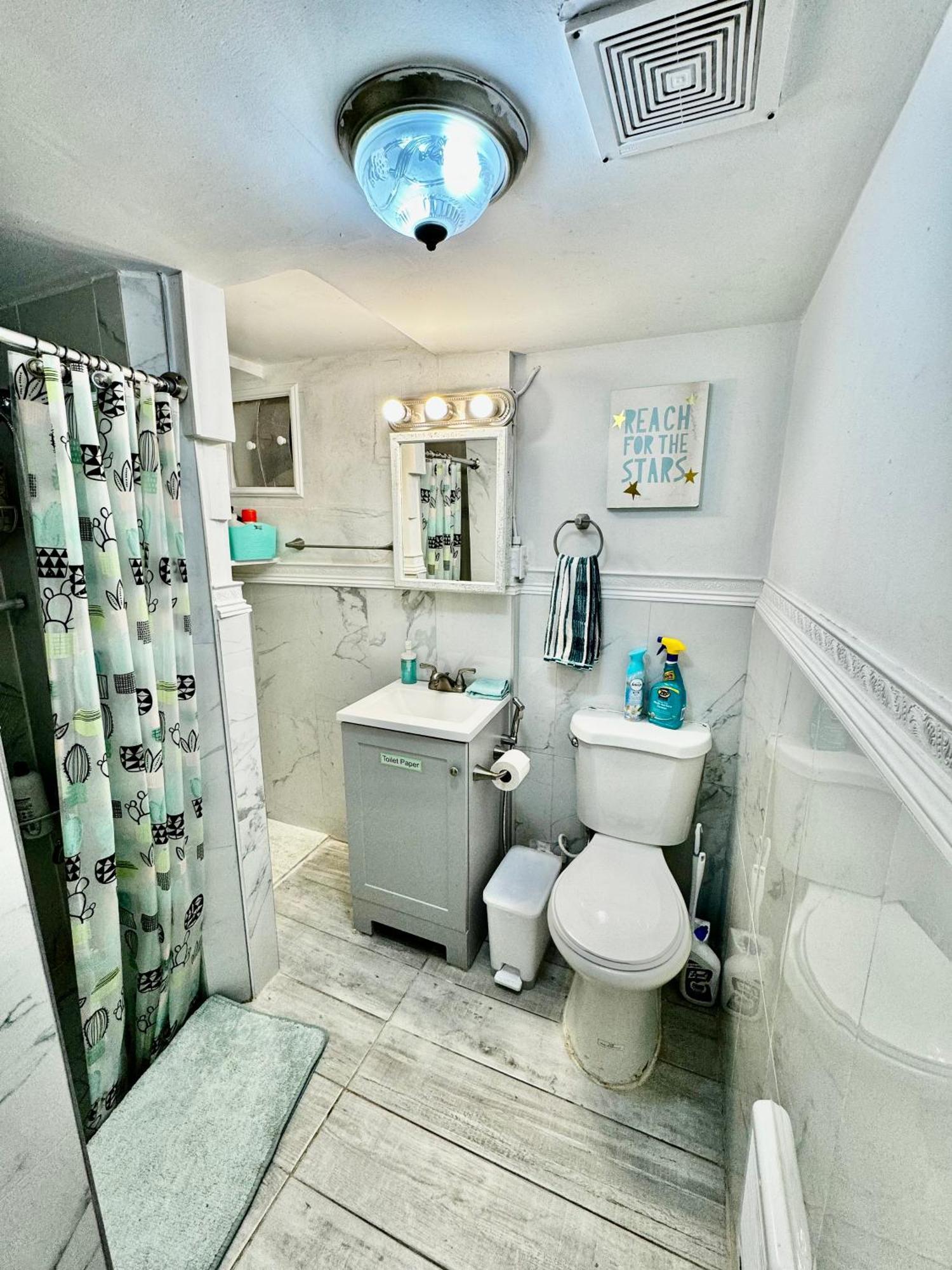 Private Room With Two Twin Beds Air Conditioning And Shared Bathrooms Located Near Seatac Airport And Downtown Сіетл Екстер'єр фото